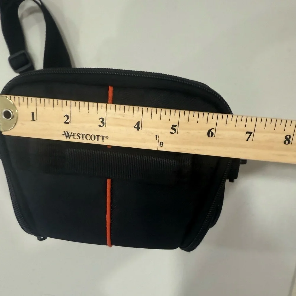 Case Logic SLB Camara Bag Case DCB-304 Compact Case Black